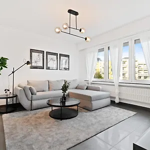 Appartement Charming 1br Apt W/ Terrace & 5 Min Drive To City, Luxemburg
